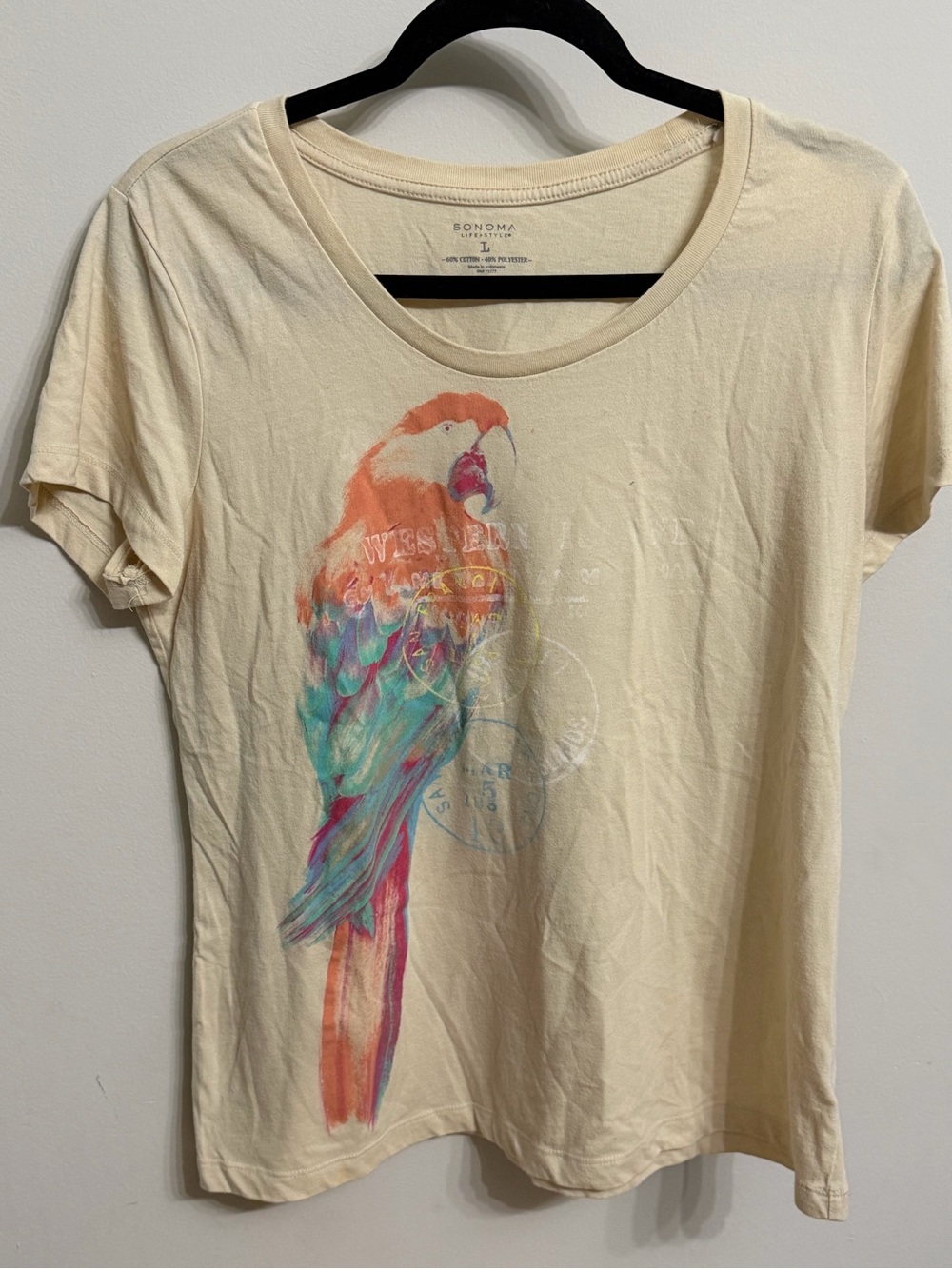 Sonoma Cream Graphic Parrot T-Shirt for Birds Lovers
